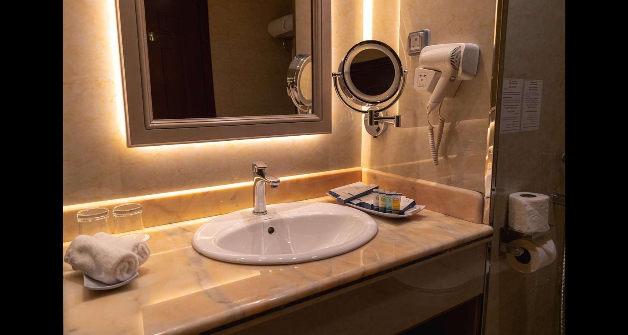Best Western Plus Jeddah Hotel Madinah Road エクステリア 写真